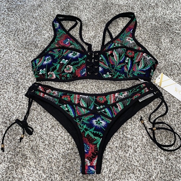 WOW Couture bikini set. Size medium. - Picture 4 of 8
